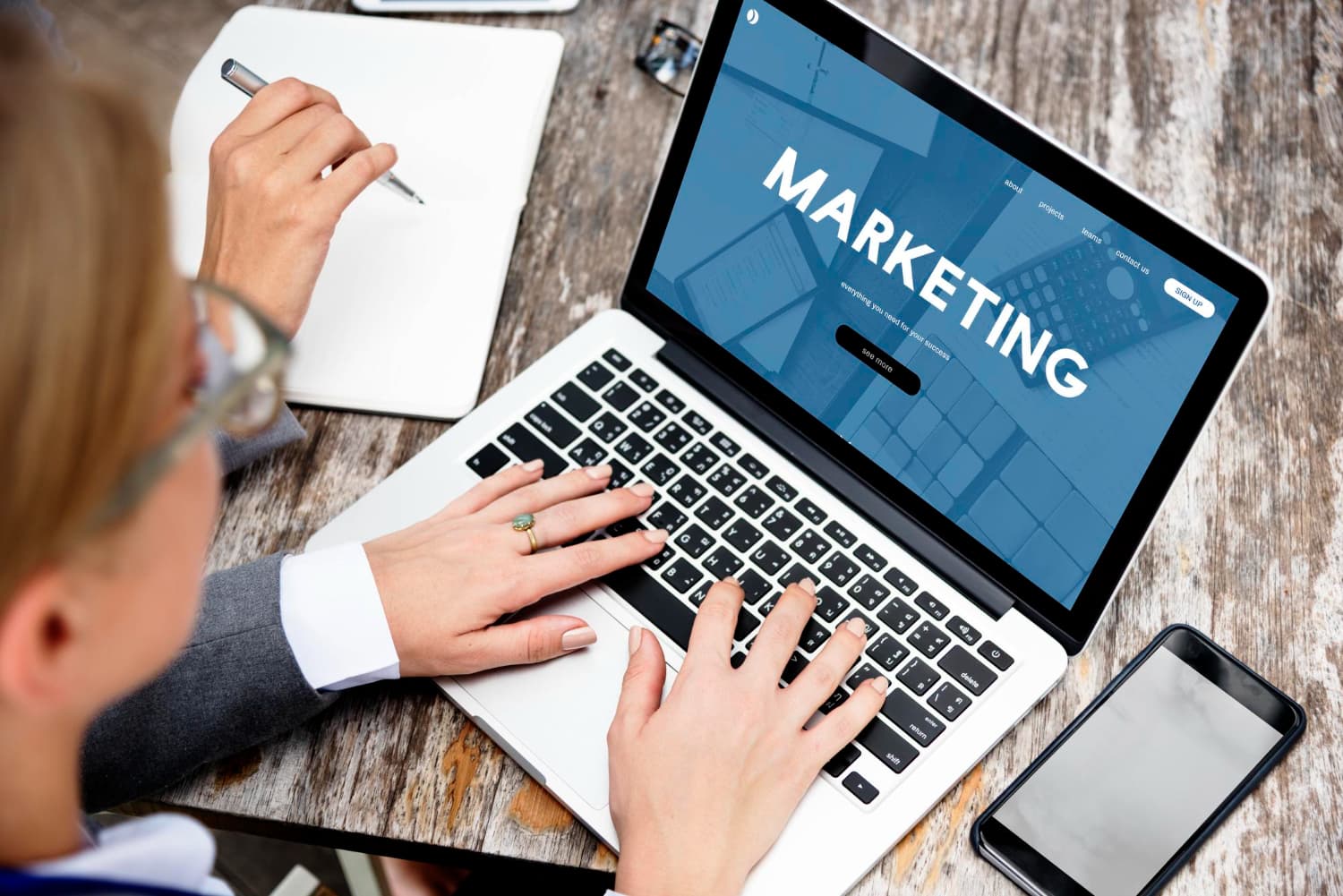 Stratégie de marketing digital et SEO — planification et exécution